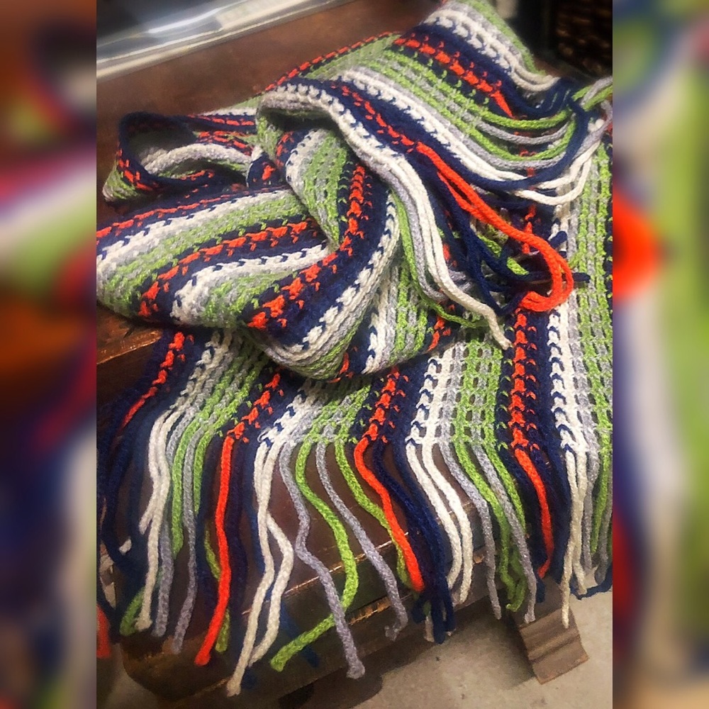 Knit scarf with the fringe
